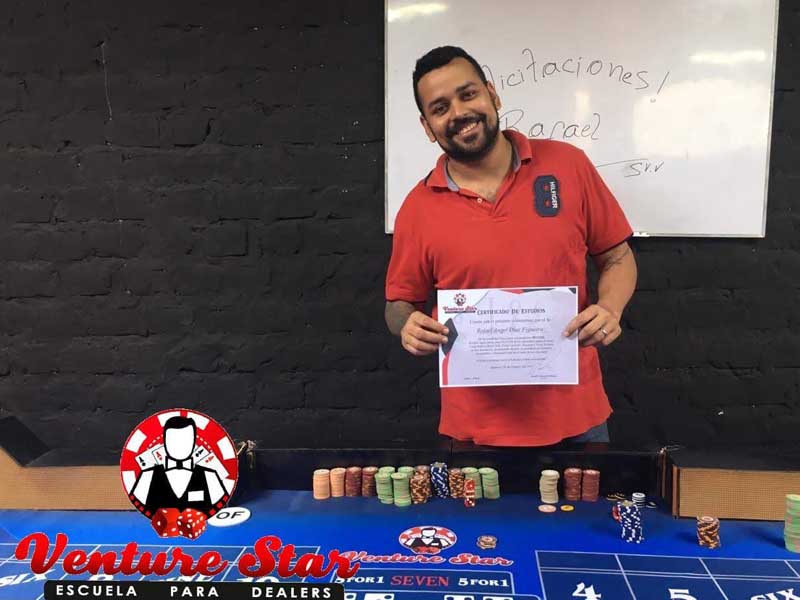 Entrega de certificado y felicitaciones