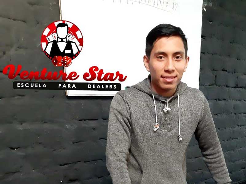 Estudiante en las instalaciones de la escuela